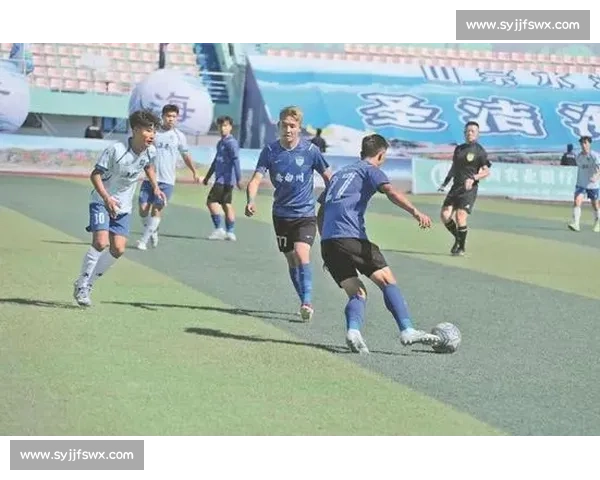 蓝白战火重燃：青超联赛巅峰对决燃爆高原绿茵场